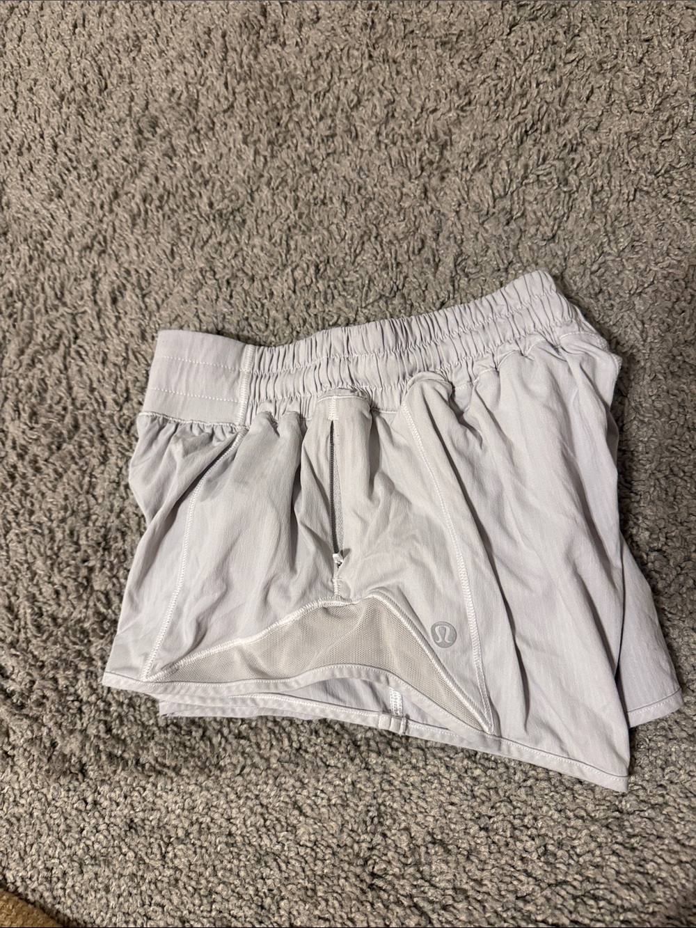 Lululemon Light Gray Women’s Shorts - Picture 6 of 6